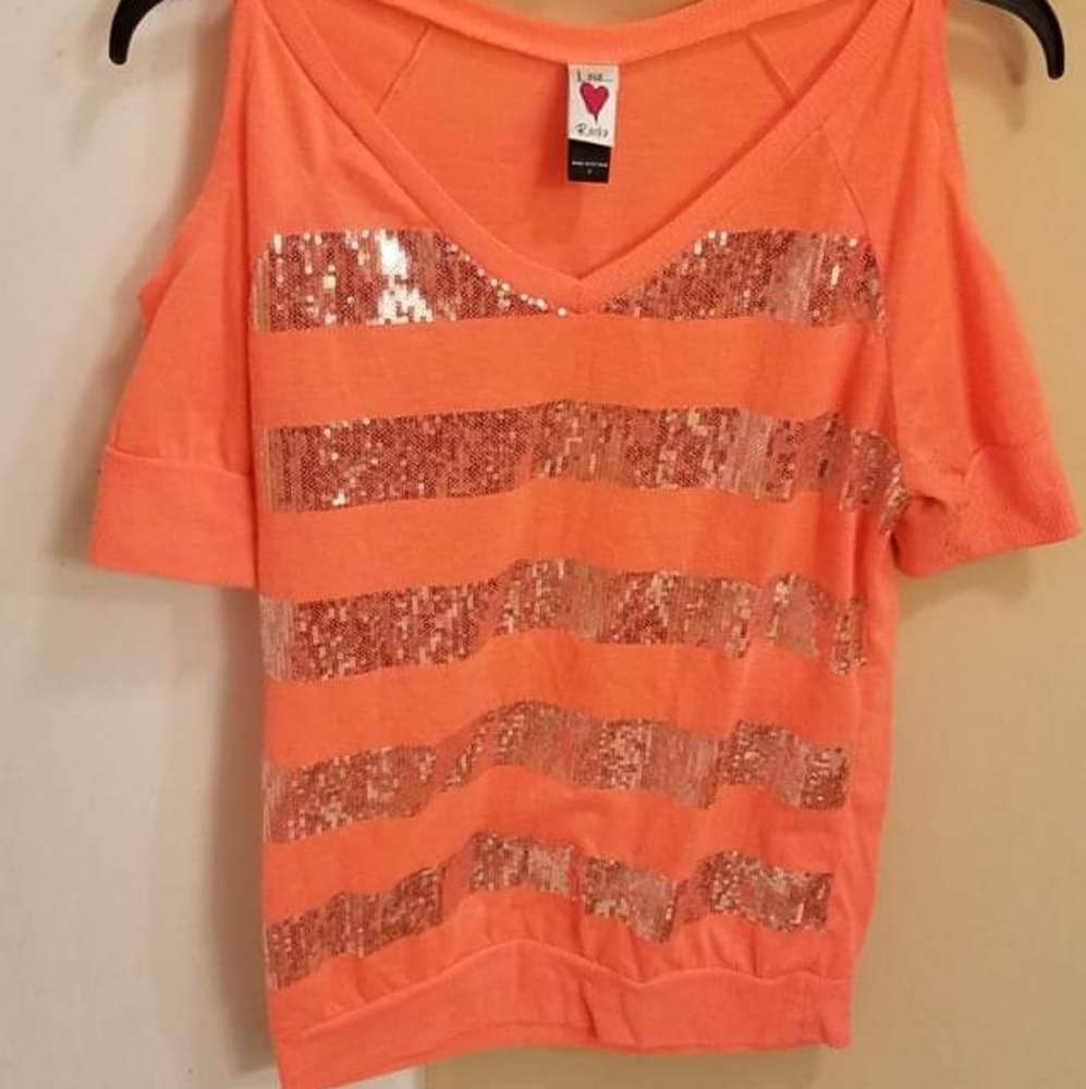 Shoulder cut out blouse